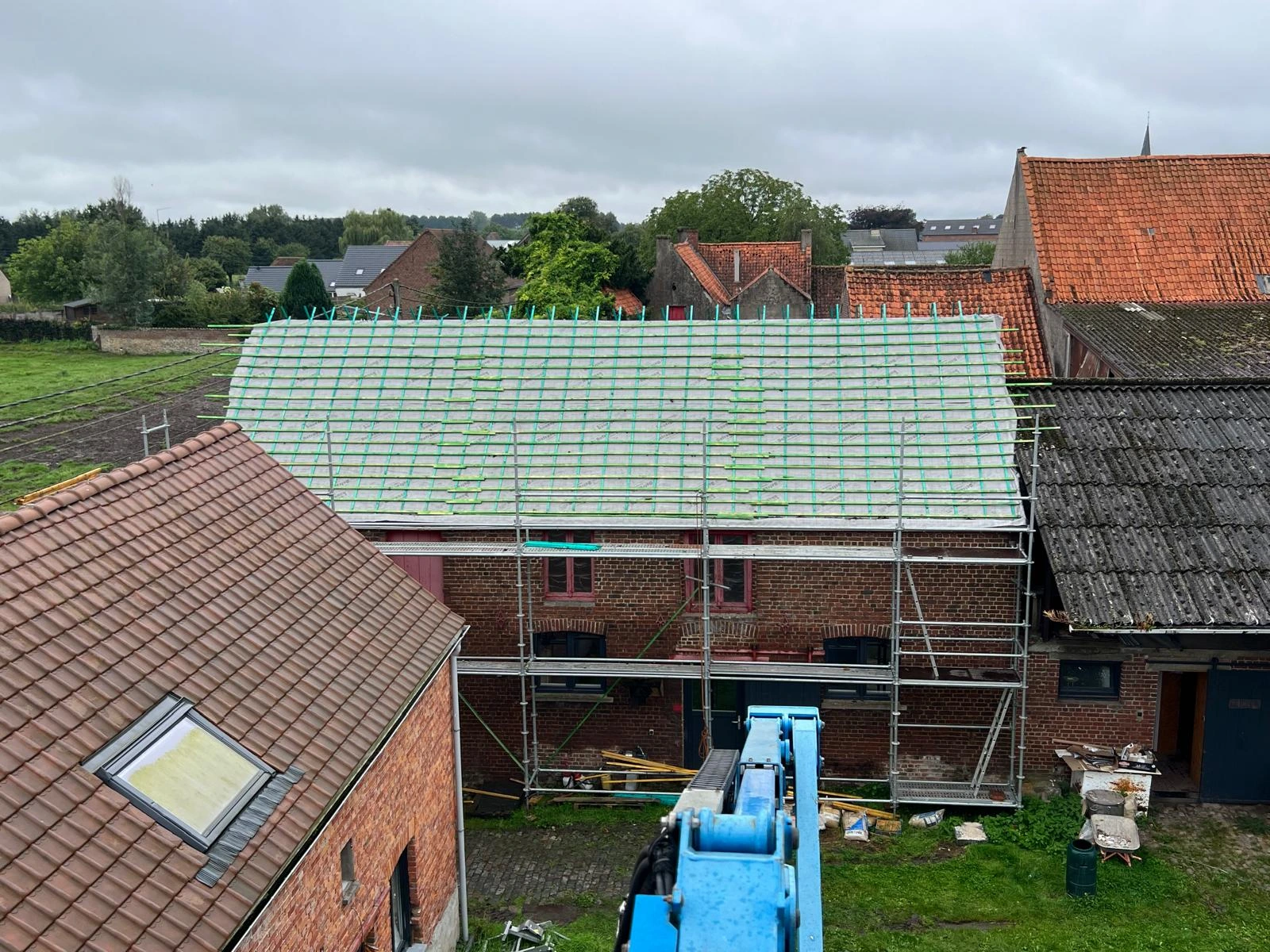 Rénovation complète de toiture avec charpente et isolation sur maison ancienne — Full Renov’Habitat